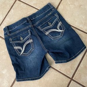 (A104)Woman’s Denim Shorts Size 6 by Vanilla Star Jeans Like New